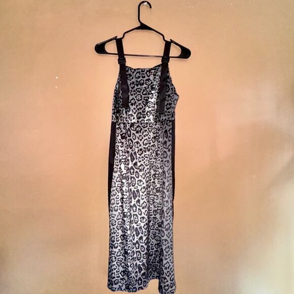 DAZY Women's Black Grey Cheetah Print Velour Shift Dress - Picture 3 of 9